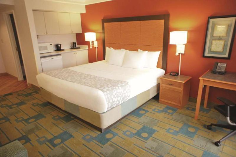 La Quinta Inn & Suites By Wyndham Kingsport Tricities Airport מראה חיצוני תמונה